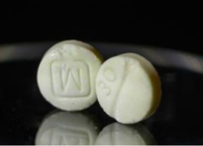 dilaw na tableta na may letrang M