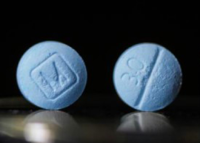 asul na tableta na may M na titik