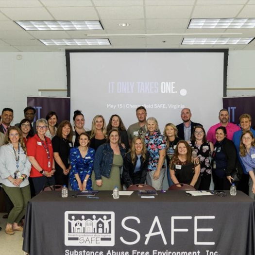 Nag-pose si First Lady kasama ang SAFE group